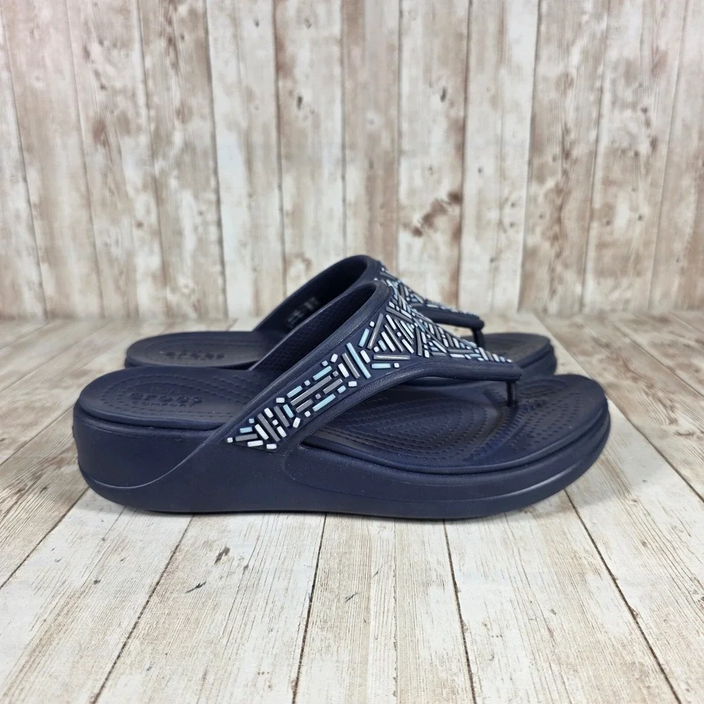 Crocs Capri V‎ Flip Flops Navy Blue Geometric Accents Women's 8